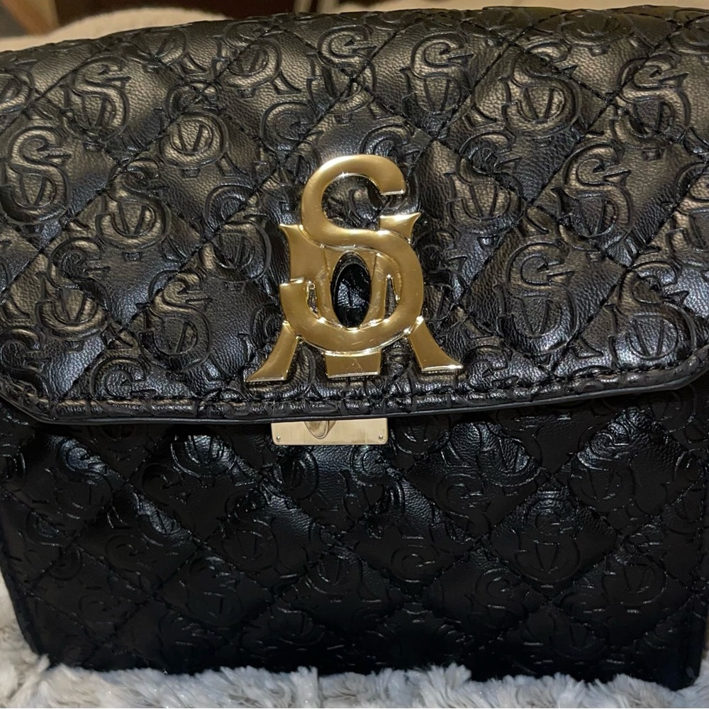 Black Steve Madden Gold loop chain purse